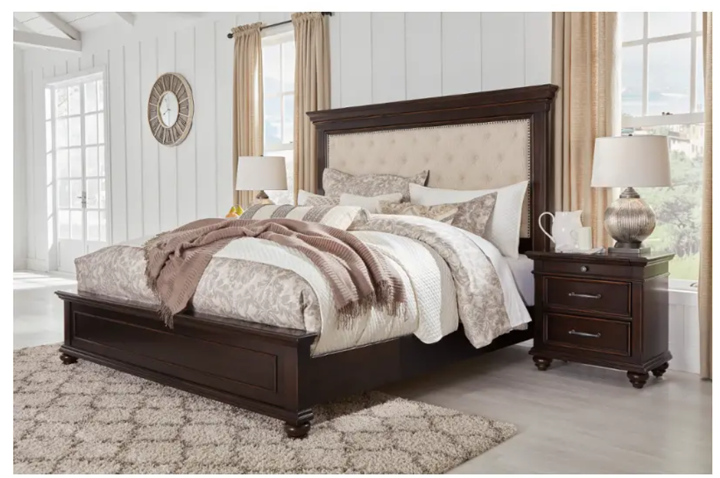 Brynhurst Queen Upholstered Bed